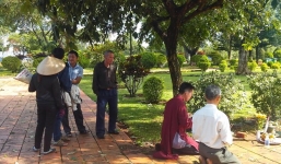 Bản tin 113 – chiều 2/8: Người đàn ông chết trong tư thế treo cổ ở công viên…